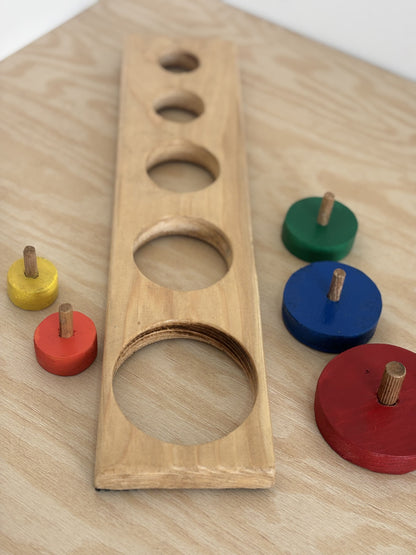 Drvena igračka za učenje boja i pojma veličine