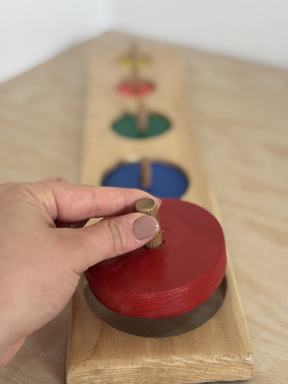 Drvena igračka za učenje boja i pojma veličine